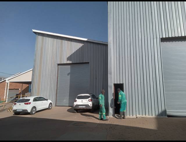 513M² BUILDING TO LET IN APEX